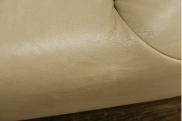 中古　本革(レザー)　Cassina(カッシーナ)　VERANDA(ヴェランダ) 　125VERANDA3　高級感溢れるデザインと機能性が素敵な3Pソファ(三人掛け、ハイバックチェア)(定価約150万円)(R-071358)