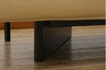 中古　本革(レザー)　Cassina(カッシーナ)　VERANDA(ヴェランダ) 　125VERANDA3　高級感溢れるデザインと機能性が素敵な3Pソファ(三人掛け、ハイバックチェア)(定価約150万円)(R-071358)