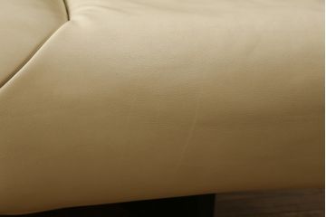 中古　本革(レザー)　Cassina(カッシーナ)　VERANDA(ヴェランダ) 　125VERANDA3　高級感溢れるデザインと機能性が素敵な3Pソファ(三人掛け、ハイバックチェア)(定価約150万円)(R-071358)
