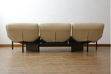 中古　本革(レザー)　Cassina(カッシーナ)　VERANDA(ヴェランダ) 　125VERANDA3　高級感溢れるデザインと機能性が素敵な3Pソファ(三人掛け、ハイバックチェア)(定価約150万円)(R-071358)