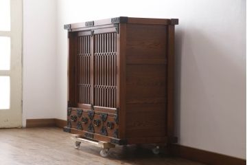 中古　美品　ニレ材　上質な和の空間を演出する水屋箪笥サイドボード(食器棚、収納棚、戸棚、茶箪笥、サイドキャビネット)(定価約30万円)(R-071360)