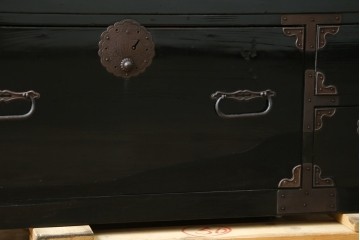 和製アンティーク　内部桐材　品の良い佇まいが魅力の庄内箪笥ローボード　(R-071361)