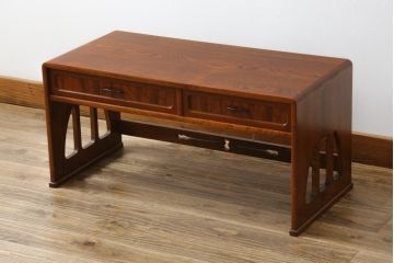 中古　美品!!　国産　欅(ケヤキ)材　丸みを帯びたデザインと透かし彫りが目を惹く文机(座机、ローテーブル、デスク、在宅ワーク、在宅用)(R-071371)