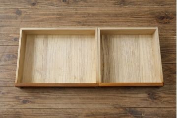 中古　美品!!　国産　欅(ケヤキ)材　丸みを帯びたデザインと透かし彫りが目を惹く文机(座机、ローテーブル、デスク、在宅ワーク、在宅用)(R-071371)