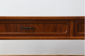 中古　美品!!　国産　欅(ケヤキ)材　丸みを帯びたデザインと透かし彫りが目を惹く文机(座机、ローテーブル、デスク、在宅ワーク、在宅用)(R-071371)