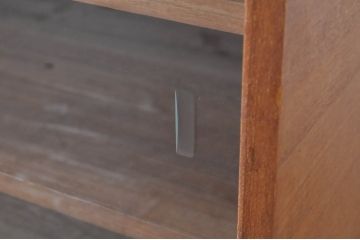 ヨーロッパビンテージ　チーク材　シンプルなデザインが使いやすい小振りなキャビネット(飾り棚、陳列棚、収納棚、ヴィンテージ)(R-071376)