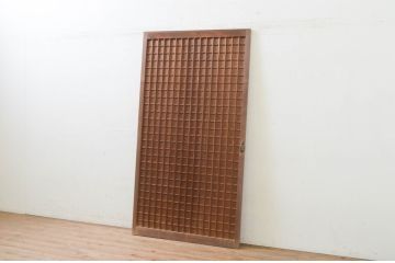 アンティーク建具　和の雰囲気を高めるマス目格子扉1枚(きつね格子、狐格子、升目格子戸、板戸、ドア)(R-071377)