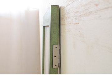 アンティーク建具　ペイント仕上げ限定　レトロな雰囲気漂う扉1枚(ガラス扉、ドア)(R-071380)