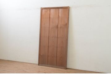 アンティーク建具　木の温かな色合いが魅力の雨戸1枚(板戸、引き戸)(R-071384)