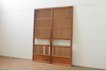アンティーク建具　腰板欅(ケヤキ)材　どこか懐かしい雰囲気を醸し出す裏障子付き幅狭格子戸2枚セット(引き戸、障子戸)(R-071389)