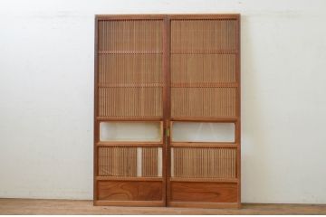 アンティーク建具　腰板欅(ケヤキ)材　どこか懐かしい雰囲気を醸し出す裏障子付き幅狭格子戸2枚セット(引き戸、障子戸)(R-071389)