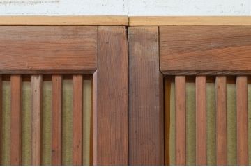 アンティーク建具　腰板欅(ケヤキ)材　どこか懐かしい雰囲気を醸し出す裏障子付き幅狭格子戸2枚セット(引き戸、障子戸)(R-071389)