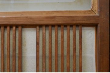 アンティーク建具　腰板欅(ケヤキ)材　どこか懐かしい雰囲気を醸し出す裏障子付き幅狭格子戸2枚セット(引き戸、障子戸)(R-071389)