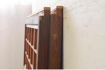 アンティーク建具　腰板欅(ケヤキ)材　どこか懐かしい雰囲気を醸し出す裏障子付き幅狭格子戸2枚セット(引き戸、障子戸)(R-071389)