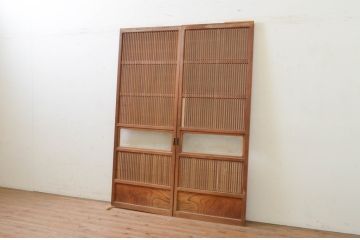 アンティーク建具　腰板欅(ケヤキ)材　どこか懐かしい雰囲気を醸し出す裏障子付き幅狭格子戸2枚セット(引き戸、障子戸)(R-071390)