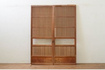 アンティーク建具　腰板欅(ケヤキ)材　どこか懐かしい雰囲気を醸し出す裏障子付き幅狭格子戸2枚セット(引き戸、障子戸)(R-071390)