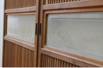 アンティーク建具　腰板欅(ケヤキ)材　どこか懐かしい雰囲気を醸し出す裏障子付き幅狭格子戸2枚セット(引き戸、障子戸)(R-071390)