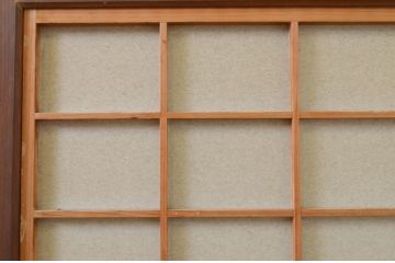 アンティーク建具　腰板欅(ケヤキ)材　どこか懐かしい雰囲気を醸し出す裏障子付き幅狭格子戸2枚セット(引き戸、障子戸)(R-071390)
