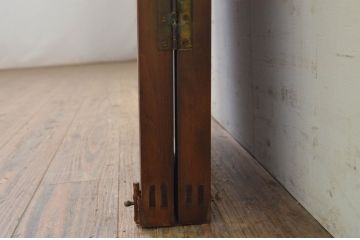 アンティーク建具　時を経た風合いが魅力的なマス目格子の折れ戸1枚(きつね格子、狐格子、升目格子戸、扉、ドア)(R-071391)