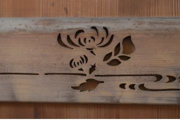 アンティーク建具　上手物!!　ヒノキ框と柾目杉材の透かし彫り和風ドア1枚(木製扉)(R-071393)