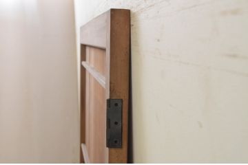 アンティーク建具　上手物!!　ヒノキ框と柾目杉材の透かし彫り和風ドア1枚(木製扉)(R-071393)