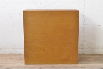 ヨーロッパビンテージ　チーク材　シンプルなデザインが使いやすい小振りなキャビネット(飾り棚、陳列棚、収納棚、ヴィンテージ)(R-071396)