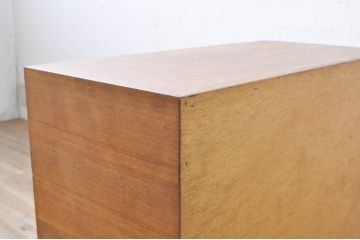 ヨーロッパビンテージ　チーク材　シンプルなデザインが使いやすい小振りなキャビネット(飾り棚、陳列棚、収納棚、ヴィンテージ)(R-071396)