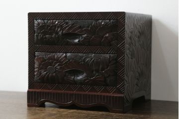 中古　美品　日光彫り　大胆にあしらわれた花の意匠が魅力的な小引き出し(小物収納、卓上収納)(R-071399)