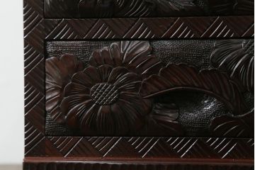 中古　美品　日光彫り　大胆にあしらわれた花の意匠が魅力的な小引き出し(小物収納、卓上収納)(R-071399)