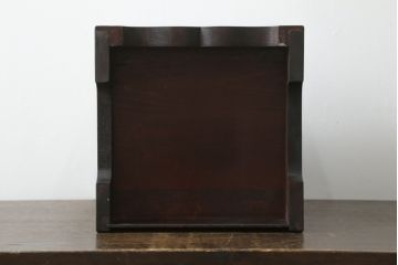 中古　美品　日光彫り　大胆にあしらわれた花の意匠が魅力的な小引き出し(小物収納、卓上収納)(R-071399)
