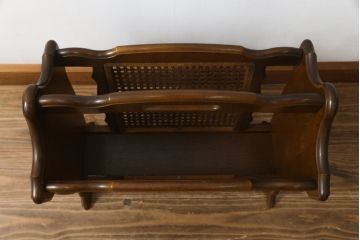 中古　カリモク家具(karimoku)　シックな色合いが魅力的なマガジンラック(本立て、収納)(R-071401)