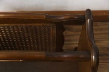 中古　カリモク家具(karimoku)　シックな色合いが魅力的なマガジンラック(本立て、収納)(R-071401)