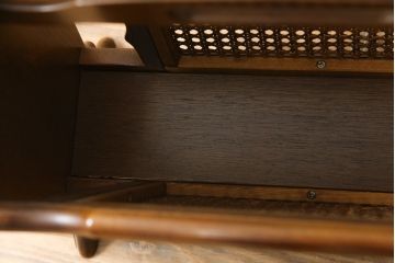 中古　カリモク家具(karimoku)　シックな色合いが魅力的なマガジンラック(本立て、収納)(R-071401)