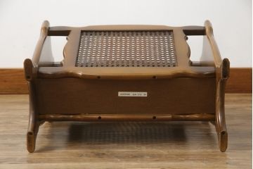 中古　カリモク家具(karimoku)　シックな色合いが魅力的なマガジンラック(本立て、収納)(R-071401)