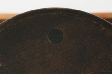 和製ビンテージ　松本民芸家具　丸みを帯びたフォルムが可愛らしい三脚スツール(板座チェア、椅子、イス、花台、ヴィンテージ)(R-071402)