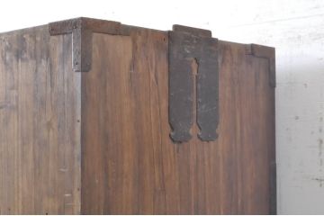 和製アンティーク　特注　上手物!!　前面欅(ケヤキ)材　内部桐材　立派なぶ厚い金具の三段重ね東北衣装箪笥(時代箪笥、和タンス、衣装たんす、収納タンス、引き出し、重ねタンス)(R-071403)