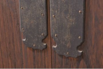 和製アンティーク　特注　上手物!!　前面欅(ケヤキ)材　内部桐材　立派なぶ厚い金具の東北衣装箪笥ローボード(テレビ台、テレビボード、収納箪笥、和タンス、時代箪笥、引き出し、戸棚、収納棚)(R-071404)