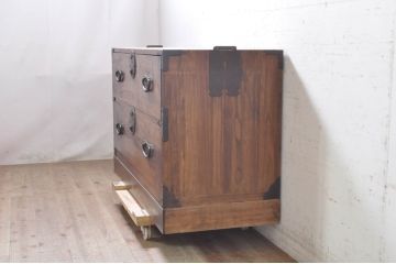 和製アンティーク　特注　上手物!!　前面欅(ケヤキ)材　内部桐材　立派なぶ厚い金具の東北衣装箪笥ローボード(テレビ台、テレビボード、収納箪笥、和タンス、引き出し、ローチェスト)(R-071406)