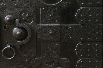 和製アンティーク　歳月を重ねた風格漂う船箪笥(舟箪笥、掛硯型、懸硯型、銭箱、和箪笥、時代箪笥、小物収納)(R-071407)