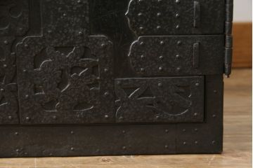 和製アンティーク　歳月を重ねた風格漂う船箪笥(舟箪笥、掛硯型、懸硯型、銭箱、和箪笥、時代箪笥、小物収納)(R-071407)