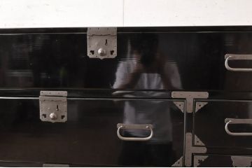 和製アンティーク　超美品!!　専門店にて塗り直し済み　黒?のモダンな時代箪笥(和タンス、衣装たんす、収納タンス、引き出し)(R-071410)