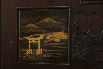 中古　超美品!!　最高級　伝統工芸品　大阪唐木指物　好斉作　蒔絵入り　漆塗り　中澤唐木　紫檀(シタン)材　和の空間を引き立てる輪島塗りの衝立て(仕切り、パーテーション、つい立て、衝い立て)(定価約200万円)(R-071411)