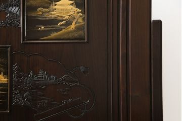 中古　超美品!!　最高級　伝統工芸品　大阪唐木指物　好斉作　蒔絵入り　漆塗り　中澤唐木　紫檀(シタン)材　和の空間を引き立てる輪島塗りの衝立て(仕切り、パーテーション、つい立て、衝い立て)(定価約200万円)(R-071411)