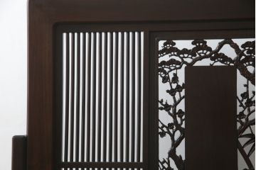 中古　超美品!!　最高級　伝統工芸品　大阪唐木指物　好斉作　蒔絵入り　漆塗り　中澤唐木　紫檀(シタン)材　和の空間を引き立てる輪島塗りの衝立て(仕切り、パーテーション、つい立て、衝い立て)(定価約200万円)(R-071411)