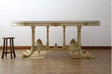  中古　イタリア高級家具　Mario Colciago&Figli(マリオ・コルチャゴ)　ロココ調　随所に施された装飾が豪華なダイニングテーブル(4人掛け、6人掛け、食卓)(定価約170万円)(R-071414)