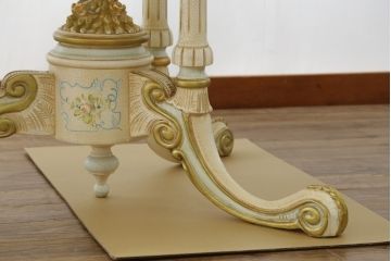  中古　イタリア高級家具　Mario Colciago&Figli(マリオ・コルチャゴ)　ロココ調　随所に施された装飾が豪華なダイニングテーブル(4人掛け、6人掛け、食卓)(定価約170万円)(R-071414)