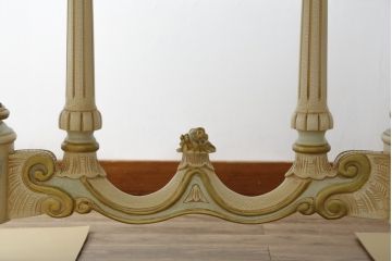  中古　イタリア高級家具　Mario Colciago&Figli(マリオ・コルチャゴ)　ロココ調　随所に施された装飾が豪華なダイニングテーブル(4人掛け、6人掛け、食卓)(定価約170万円)(R-071414)