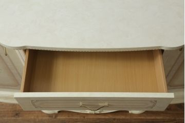 中古　美品!!　イタリア家具　Saltarelli Mobili(サルタレッリモビリ)社　上品で優雅な雰囲気を演出するサイドボード(サイドキャビネット、収納棚、戸棚)(定価約24万円)(R-071415)