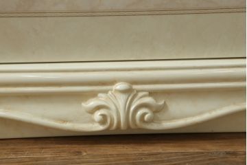 中古　美品!!　イタリア家具　Saltarelli Mobili(サルタレッリモビリ)社　上品で優雅な雰囲気を演出するサイドボード(サイドキャビネット、収納棚、戸棚)(定価約24万円)(R-071415)