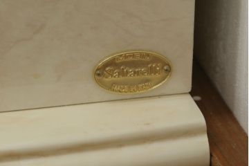 中古　美品!!　イタリア家具　Saltarelli Mobili(サルタレッリモビリ)社　上品で優雅な雰囲気を演出するサイドボード(サイドキャビネット、収納棚、戸棚)(定価約24万円)(R-071415)
